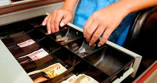Empresa abre 4 vagas para Operadora de Caixa em Pinhais com remuneração de até R$ 2.550