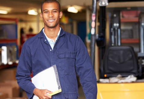 Auxiliar Geral – Salário R$ 2.600,00 – Ensino fundamental completo