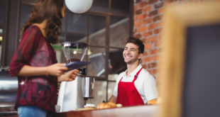 Atendente de Cafeteria com salário de R$ 2.166,00 e benefícios no bairro Bom Retiro em Curitiba