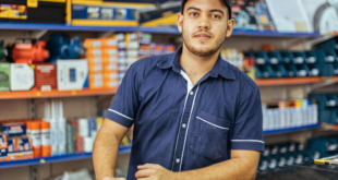 Balconista com salário de R$ 2.300,00 mais comissões e benefícios no bairro Parolin em Curitiba